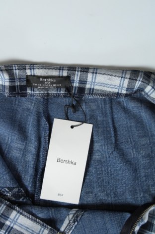 Γυναικείο κοντό παντελόνι Bershka, Μέγεθος S, Χρώμα Μπλέ, 70% πολυεστέρας, 29% βισκόζη, 1% ελαστάνη, Τιμή 13,93 €