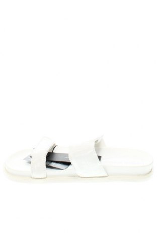 Hausschuhe Vero Moda, Größe 39, Farbe Weiß, Preis 30,41 €