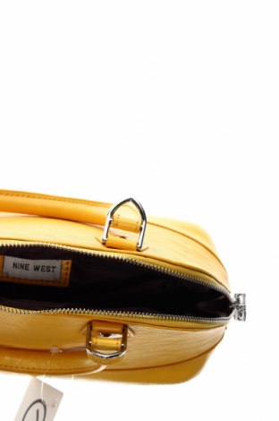 Дамска чанта Nine West, Цвят Жълт, Цена 87,72 лв.