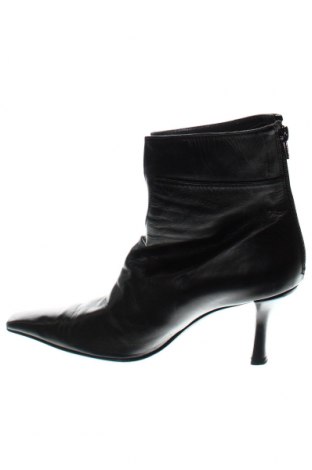 Dámské boty  Stuart Weitzman, Velikost 37, Barva Černá, Cena  1 566,00 Kč