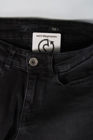 Damskie jeansy Reserved, Rozmiar XS, Kolor Czarny, Cena 16,67 zł