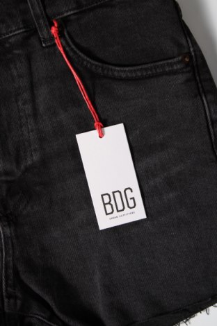 Γυναικείο κοντό παντελόνι BDG, Μέγεθος M, Χρώμα Γκρί, Τιμή 29,69 €