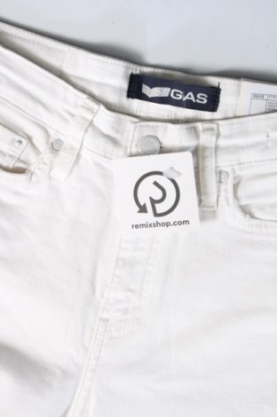 Дамски къс панталон Gas, Размер S, Цвят Бял, Цена 102,00 лв.