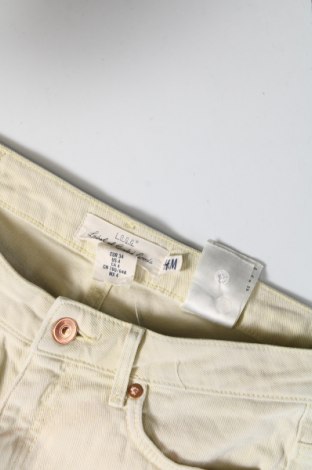 Дамски къс панталон H&M L.O.G.G., Размер S, Цвят Екрю, Цена 19,00 лв.