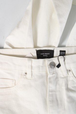 Дамски панталон Vero Moda, Размер XS, Цвят Бял, Цена 24,84 лв.