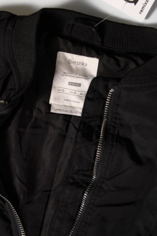 Dámska bunda  Bershka, Veľkosť S, Farba Čierna, Cena  5,26 €