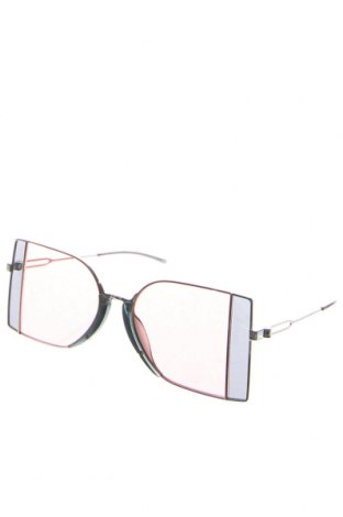 Слънчеви очила Calvin Klein 205W39NYC, Цвят Сив, Цена 689,00 лв.
