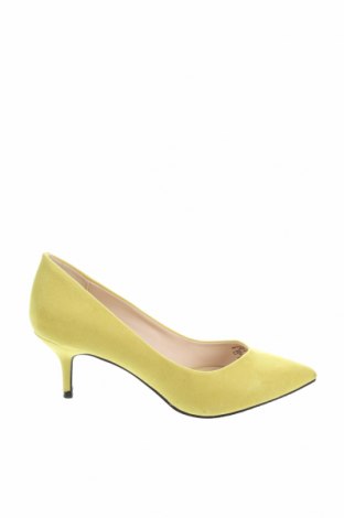 Дамски обувки Bershka, Размер 37, Цвят Жълт, Текстил, Цена 38,35 лв.