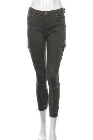 Дамски панталон ONLY, Размер M, Цвят Зелен, 98% памук, 2% еластан, Цена 38,28 лв.