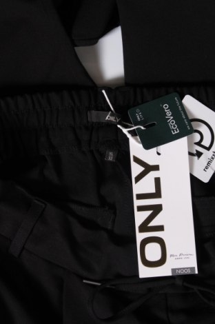 Дамски панталон ONLY, Размер XL, Цвят Черен, 63% вискоза, 32% полиамид, 5% еластан, Цена 51,75 лв.