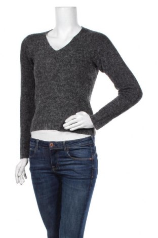 Дамски пуловер, Размер M, Цвят Сив, 80% акрил, 20% полиамид, Цена 33,60 лв.