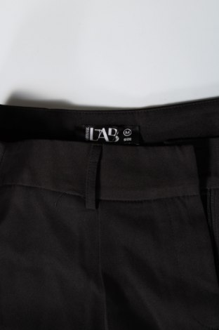Дамски къс панталон Answear, Размер M, Цвят Черен, Цена 36,00 лв.