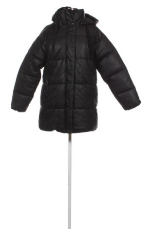 Дамско яке Pull&Bear, Размер XS, Цвят Черен, Цена 135,10 лв.