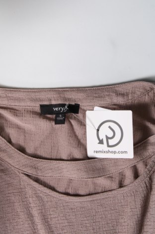 Γυναικεία μπλούζα Very J, Μέγεθος S, Χρώμα  Μπέζ, Τιμή 2,23 €
