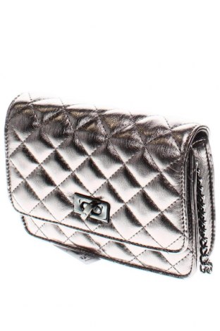 Дамска чанта Gina Tricot, Цвят Сребрист, Цена 50,22 лв.