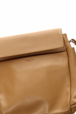 Дамска чанта Mandarina Duck, Цвят Бежов, Цена 134,55 лв.