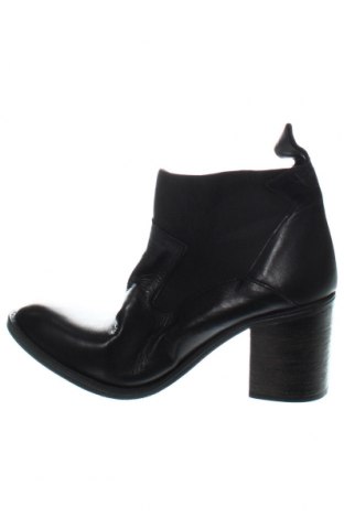 Dámské boty , Velikost 39, Barva Černá, Cena  275,00 Kč