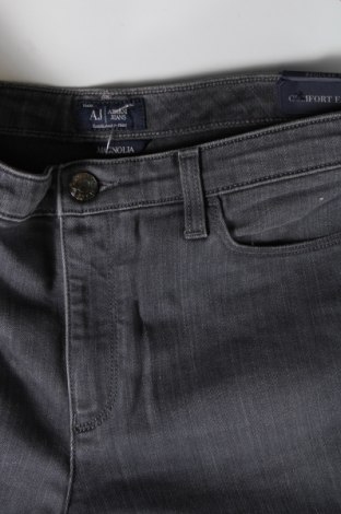 Dámske džínsy  Armani Jeans, Veľkosť M, Farba Sivá, Cena  120,62 €