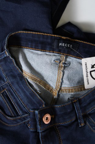Dámske džínsy  Pieces, Veľkosť L, Farba Modrá, Cena  13,61 €
