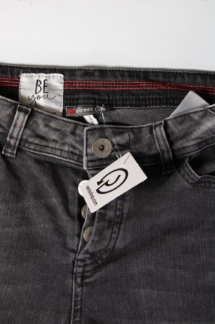 Damen Jeans Street One, Größe M, Farbe Grau, Preis 5,05 €