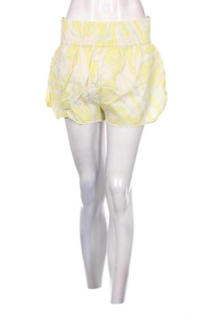 Дамски къс панталон H&M Sport, Размер M, Цвят Жълт, Цена 5,70 лв.