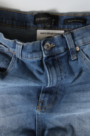 Pantaloni scurți de femei Kendall & Kylie, Mărime XS, Culoare Albastru, Preț 49,21 Lei