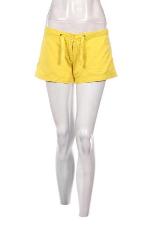 Γυναικείο κοντό παντελόνι PUMA, Μέγεθος S, Χρώμα Κίτρινο, Τιμή 17,12 €