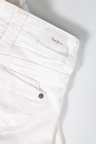 Дамски къс панталон Pepe Jeans, Размер XS, Цвят Бял, Цена 15,30 лв.