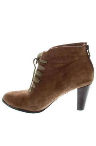 Дамски обувки Adrienne Vittadini, Размер 38, Цвят Бежов, Цена 19,20 лв.