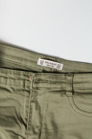 Γυναικείο παντελόνι Pull&Bear, Μέγεθος S, Χρώμα Πράσινο, Τιμή 2,69 €