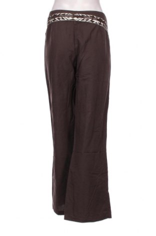 Дамски панталон Trussardi Jeans, Размер XL, Цвят Кафяв, Цена 40,80 лв.