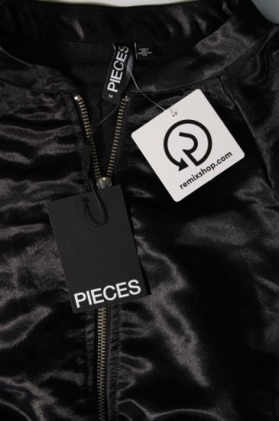 Γυναικείο μπουφάν Pieces, Μέγεθος M, Χρώμα Μαύρο, Τιμή 12,26 €