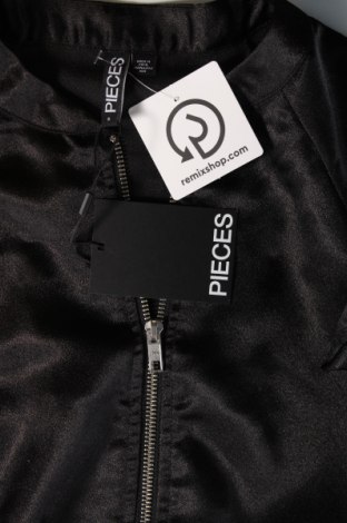 Γυναικείο μπουφάν Pieces, Μέγεθος S, Χρώμα Μαύρο, Τιμή 8,45 €