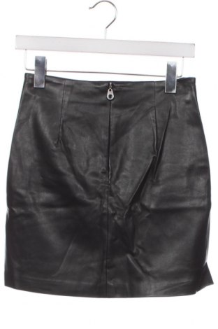 Kožená sukně  Sinsay, Velikost XS, Barva Černá, Cena  581,00 Kč