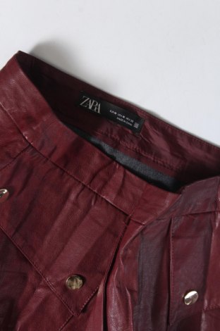 Кожена пола Zara, Размер M, Цвят Червен, Цена 20,00 лв.