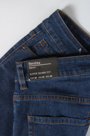 Ανδρικό τζίν Bershka, Μέγεθος S, Χρώμα Μπλέ, Τιμή 23,46 €