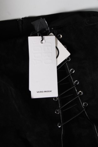 Пола - панталон Vero Moda, Размер M, Цвят Черен, Цена 178,00 лв.