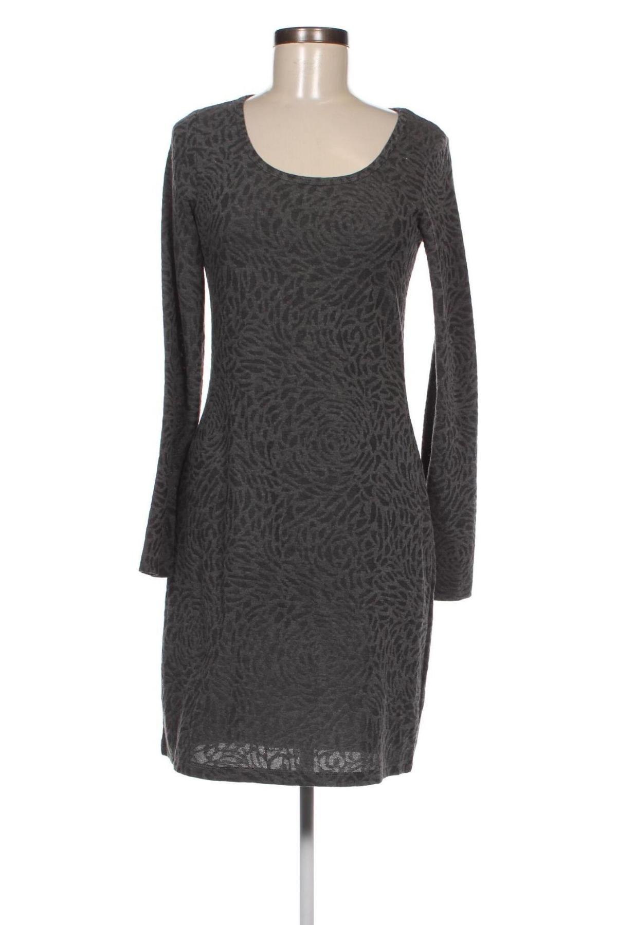 Kleid Yest, Größe S, Farbe Grau, Preis 1,89 €