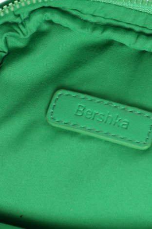 Damentasche Bershka, Farbe Grün, Preis € 13,49