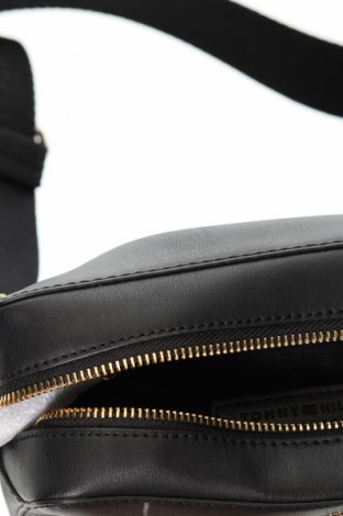 Dámská kabelka  Tommy Hilfiger, Barva Černá, Cena  2 949,00 Kč
