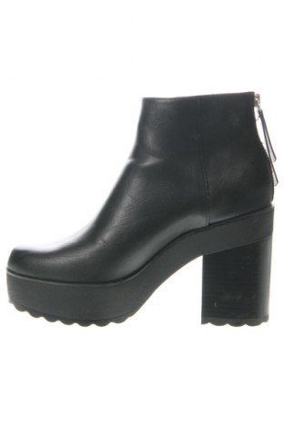 Botine de damă Bershka, Mărime 38, Culoare Negru, Preț 122,45 Lei