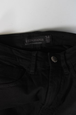 Damskie jeansy Stradivarius, Rozmiar XS, Kolor Czarny, Cena 67,41 zł