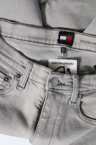 Γυναικείο Τζίν Tommy Jeans, Μέγεθος M, Χρώμα Γκρί, Τιμή 114,99 €