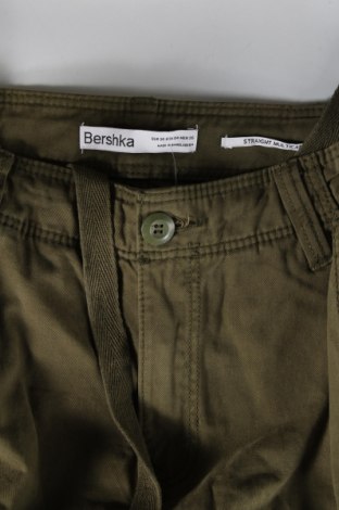 Γυναικείο παντελόνι Bershka, Μέγεθος S, Χρώμα Πράσινο, Τιμή 15,00 €