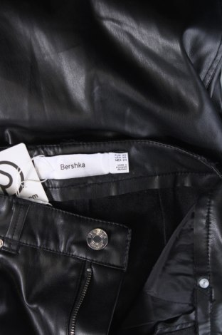 Dámské kalhoty  Bershka, Velikost XS, Barva Černá, Cena  239,00 Kč