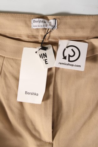 Дамски панталон Bershka, Размер L, Цвят Бежов, Цена 45,86 лв.