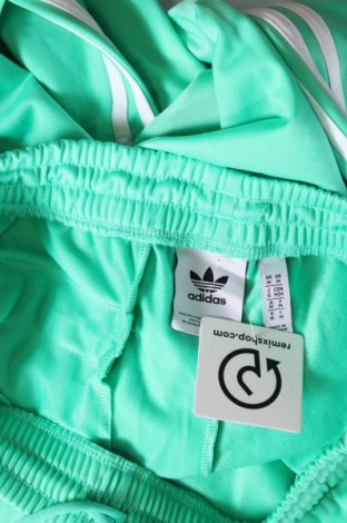 Дамско спортно долнище Adidas Originals, Размер M, Цвят Зелен, Цена 36,99 лв.