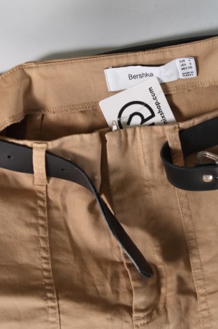 Φούστα Bershka, Μέγεθος S, Χρώμα  Μπέζ, Τιμή 9,72 €