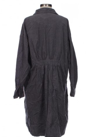 Kleid Finn Flare, Größe L, Farbe Grau, Preis 57,49 €