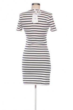 Рокля Tommy Hilfiger, Размер XS, Цвят Многоцветен, Цена 254,99 лв.